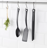 3 ustensiles de cuisine à revêtement antiadhésif.